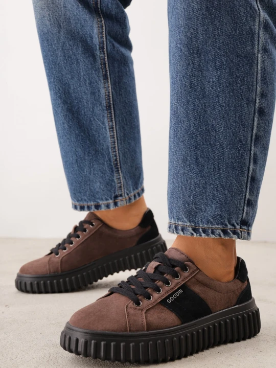Zdjęcie produktu Brązowe Sneakersy ze Skóry Zamszowej na Platformie z Tłoczeniem i Napisem Aprila Goodin