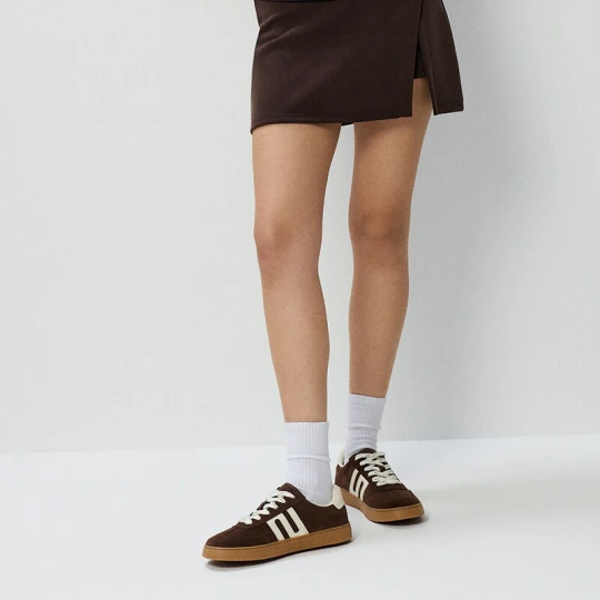 Zdjęcie produktu Brązowe sneakersy ze sztucznego zamszu House