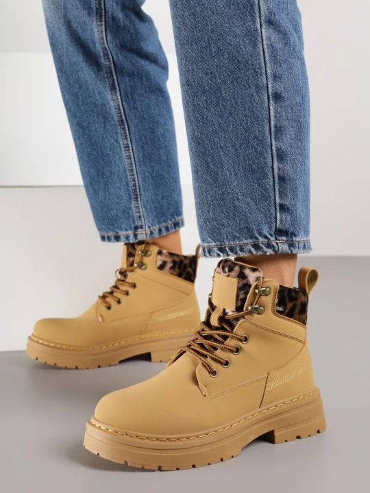 Zdjęcie produktu Brązowe Trapery Zdobione Wzorzystymi Wstawkami Vetiane Fashion Belle