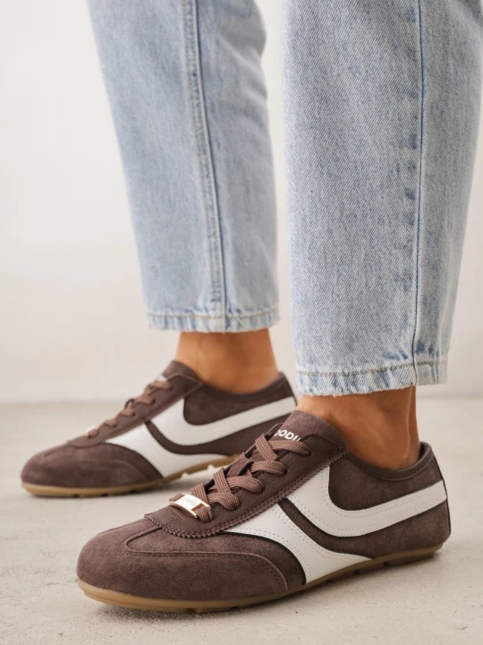 Zdjęcie produktu Brązowe Zamszowe Sneakersy w Stylu Kultowych Tenisówek Sorisana Goodin