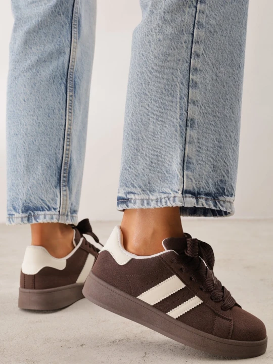 Zdjęcie produktu Brązowo-Beżowe Sneakersy z Ozdobnymi Naszywkami z Boku Galdexis Mulanka