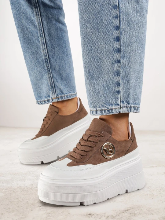 Zdjęcie produktu Brązowo-Białe Sneakersy Vices na Platformie Zdobione Okrągłą Aplikacją Wodvire