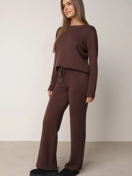 Zdjęcie produktu Brązowy Komplet Dzianinowy Bluzka i Spodnie z Prostą Nogawką z Wiskozą Lirette M&d Fashion