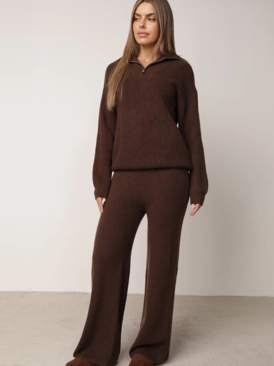 Zdjęcie produktu Brązowy Komplet z Dzianiny Rozpinany Golf i Spodnie o Prostym Kroju Leretia M&d Fashion
