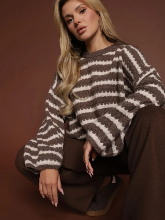 Zdjęcie produktu Brązowy Oversizowy Sweter w Paski z Dzianiny z Wełną i Wiskozą Aventole Jumelle