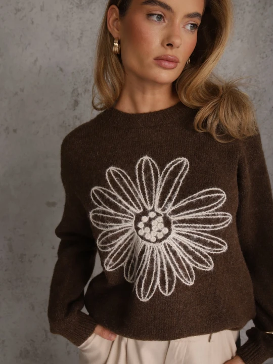 Zdjęcie produktu Brązowy Sweter z Wełną Bawełną i Kwiatowym Haftem Adetna J&x