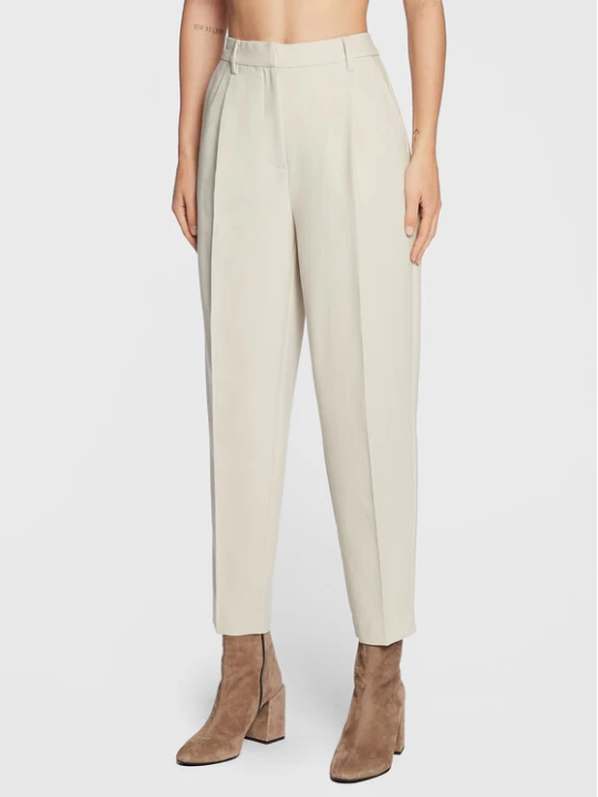 Zdjęcie produktu Bruuns Bazaar Spodnie materiałowe Cindysus Dagny BBW2393 Écru Loose Fit Kremowy