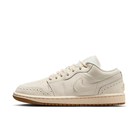 Zdjęcie produktu Buty damskie Air Jordan 1 Low SE - Biel