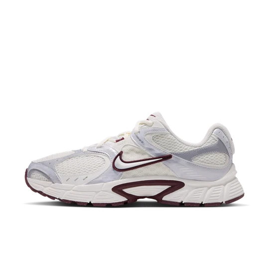 Zdjęcie produktu Buty damskie Nike V5 RNR z akcentami odbijającymi światło - Biel