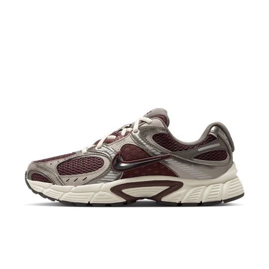 Zdjęcie produktu Buty damskie Nike V5 RNR z akcentami odbijającymi światło - Czerwony
