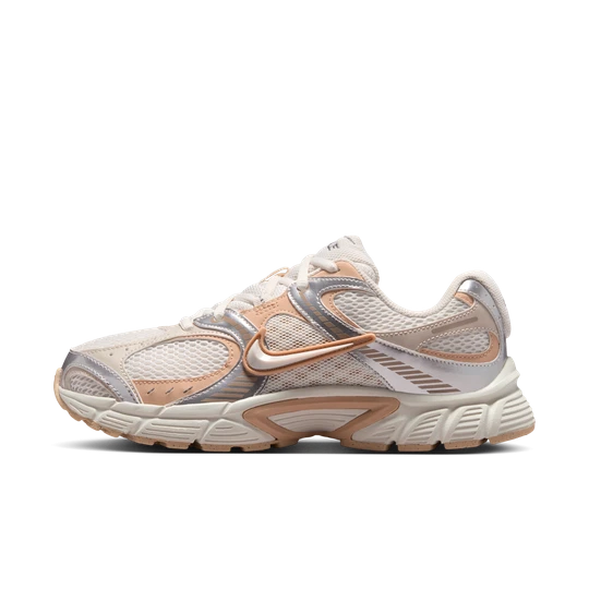 Zdjęcie produktu Buty damskie Nike V5 RNR z akcentami odbijającymi światło - Szary