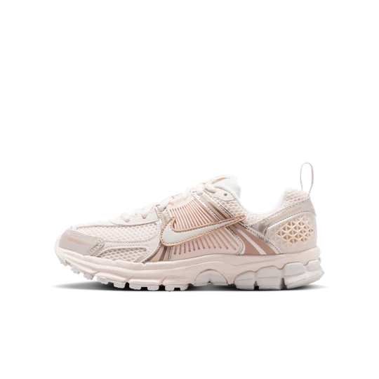 Zdjęcie produktu Buty dla dużych dzieci Nike Vomero 5 z odblaskowymi akcentami - Biel