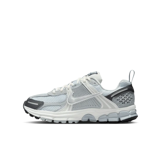 Zdjęcie produktu Buty dla dużych dzieci Nike Vomero 5 z odblaskowymi akcentami - Szary