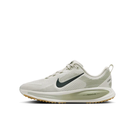 Zdjęcie produktu Buty do biegania po asfalcie dla dużych dzieci Nike Vomero 18 - Szary