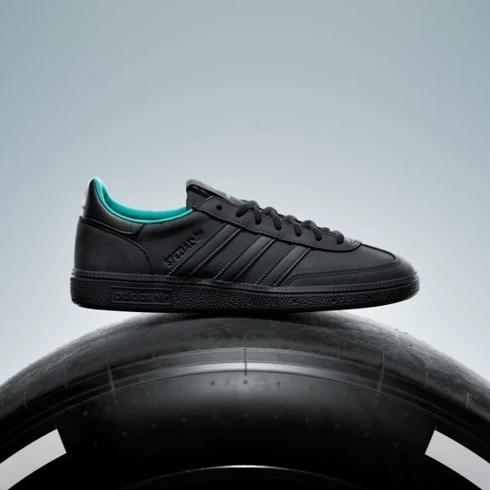 Zdjęcie produktu BUTY HANDBALL SPEZIAL MERCEDES Adidas czarny
