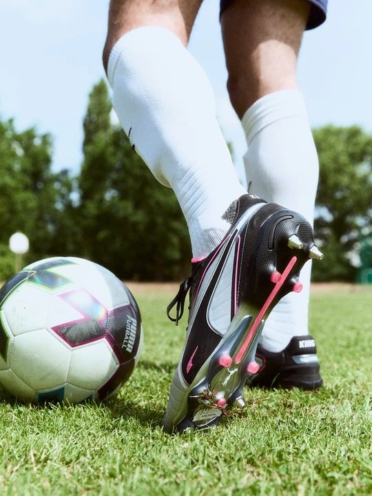 Zdjęcie produktu Buty piłkarskie na miękką nawierzchnię Puma srebrny
