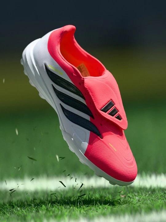 Zdjęcie produktu Buty piłkarskie na murawę Adidas czerwony