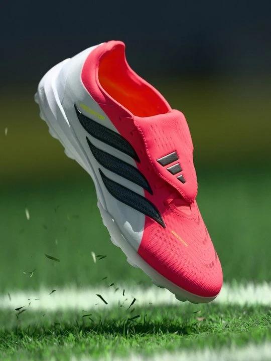 Zdjęcie produktu Buty piłkarskie na murawę Adidas czerwony