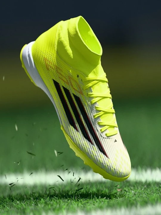 Zdjęcie produktu Buty piłkarskie na murawę Adidas żółty