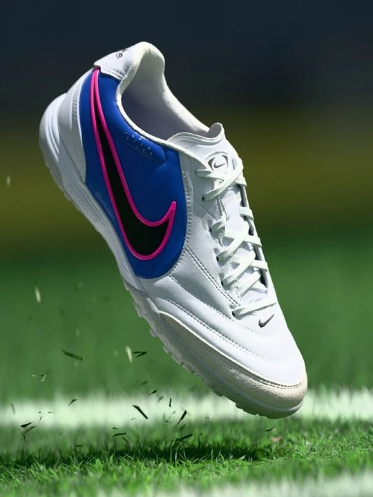 Zdjęcie produktu Buty piłkarskie na murawę Nike biały