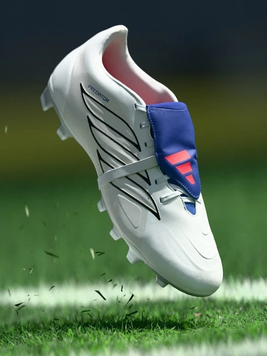 Zdjęcie produktu Buty piłkarskie na sztuczną trawę Adidas biały