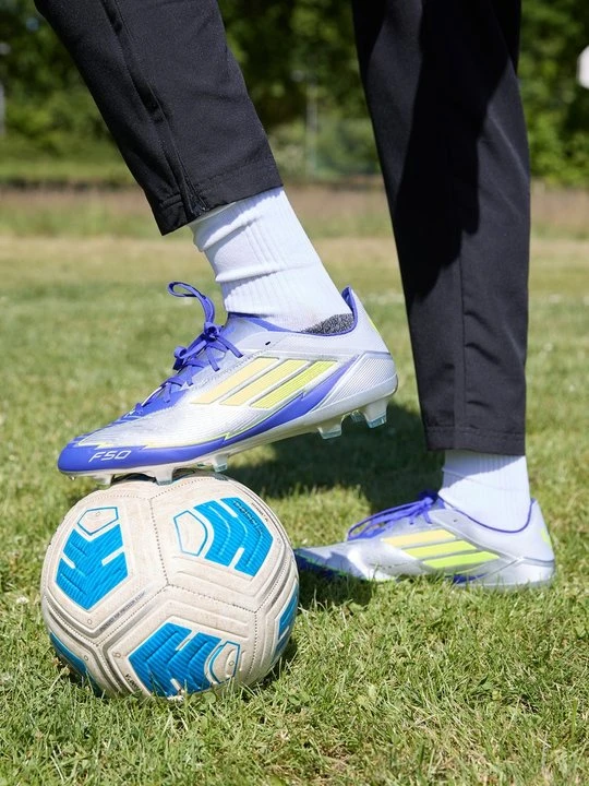 Zdjęcie produktu Buty piłkarskie na twardą nawierzchnię Adidas srebrny