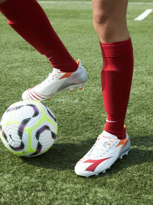 Zdjęcie produktu Buty piłkarskie na twardą nawierzchnię Diadora biały