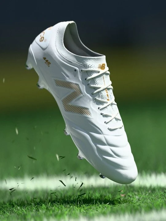 Zdjęcie produktu Buty piłkarskie na twardą nawierzchnię New Balance biały