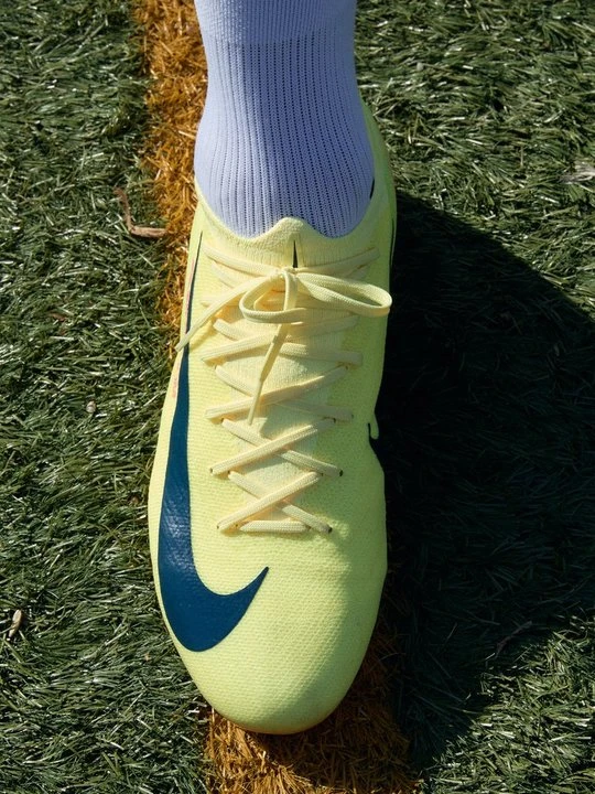 Zdjęcie produktu Buty piłkarskie na twardą nawierzchnię Nike neonowy pomarańcz