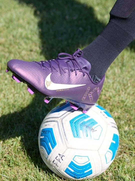 Zdjęcie produktu Buty piłkarskie na twardą nawierzchnię Nike fioletowy