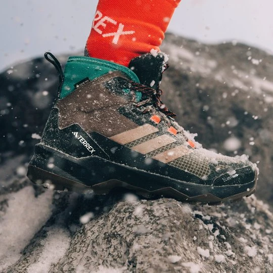 Zdjęcie produktu Buty trekkingowe Terrex Skychaser AX5 Mid GORE-TEX CLIMAWARM+ Adidas brązowy