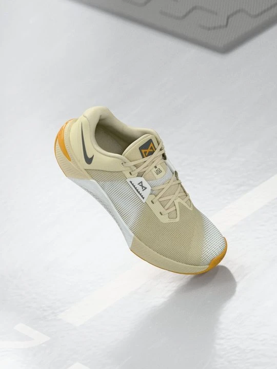 Zdjęcie produktu Buty treningowe Nike beżowy