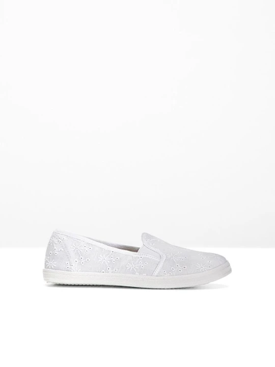Zdjęcie produktu Buty wsuwane z ażurowanym haftem BonPrix biały