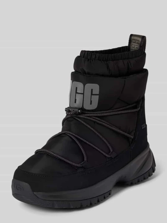 Zdjęcie produktu Buty z detalami z logo i profilowaną podeszwą model ‘YOSE’ UGG Czarny