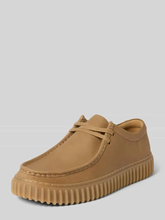 Zdjęcie produktu Buty żeglarskie z powlekanej skóry model 'Torhill' Clarks Piaskowy