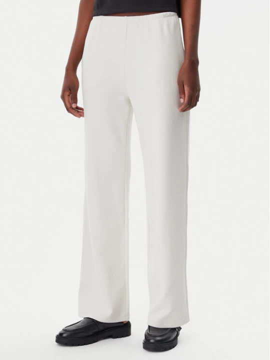 Zdjęcie produktu Calvin Klein Jeans Spodnie dresowe J20J225537 Écru Straight Fit Kremowy