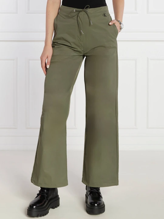 Zdjęcie produktu Calvin Klein Jeans Spodnie | Regular Fit zielony