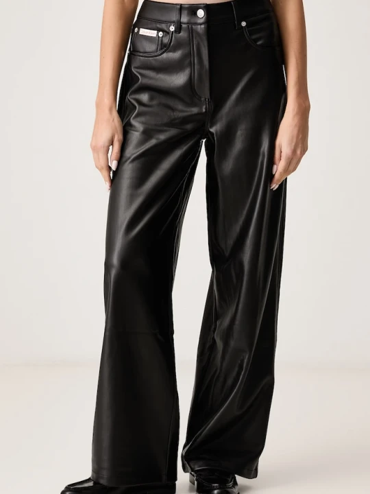 Zdjęcie produktu Calvin Klein Jeans spodnie wide leg damskie z imitacji skóry czarny