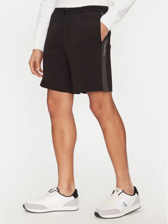 Zdjęcie produktu Calvin Klein Jeans Szorty sportowe J30J327246 Czarny Relaxed Fit