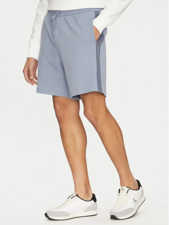 Zdjęcie produktu Calvin Klein Jeans Szorty sportowe J30J327246 Niebieski Relaxed Fit