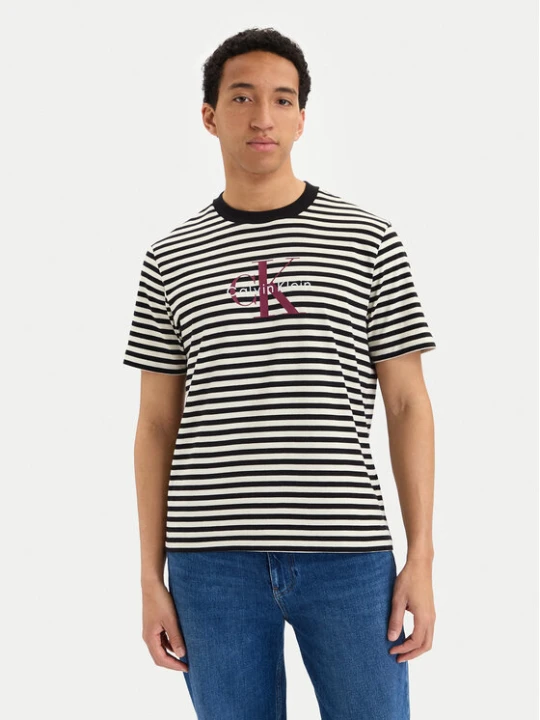 Zdjęcie produktu Calvin Klein Jeans T-Shirt SS 20S LV04RD204G Czarny Regular Fit