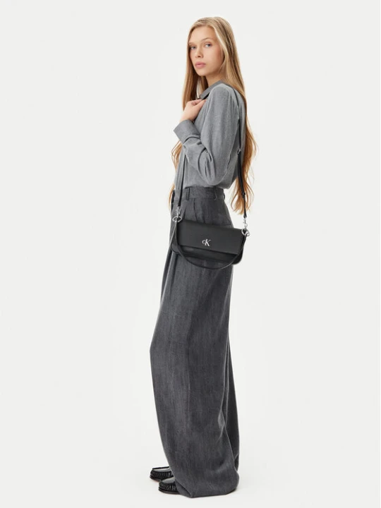 Zdjęcie produktu Calvin Klein Jeans Torebka Minimal Monogram Shoulder Pouch LV04K3161G Czarny
