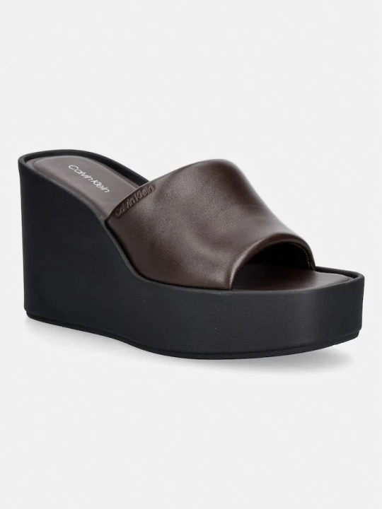 Zdjęcie produktu Calvin Klein klapki na koturnie damskie skórzane WEDGE 70 SNDL MULE LTH brązowy