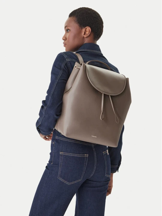 Zdjęcie produktu Calvin Klein Plecak Foil Logo Large Flap Backpack LV04F3505G Brązowy
