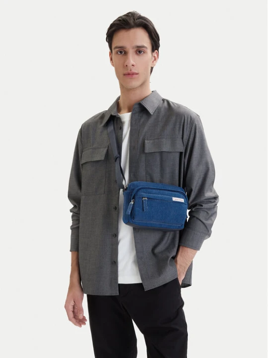 Zdjęcie produktu Calvin Klein Saszetka Sleek Denim Utility Camera Bag LV04D3432G Niebieski