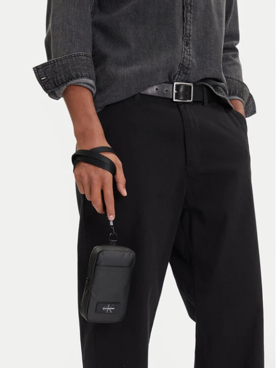 Zdjęcie produktu Calvin Klein Saszetka Utility Phone Crossbody LV04D1136G Czarny