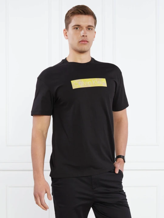 Zdjęcie produktu Calvin Klein T-shirt CAMO RAISED BOX LOGO | Comfort fit czarny