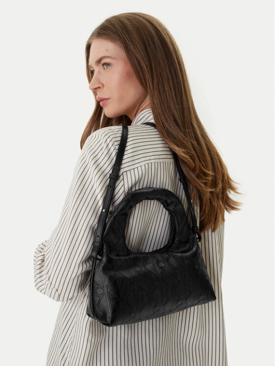 Zdjęcie produktu Calvin Klein Torebka Emblem Aop Puffer Bag With Strap LV04F3200G Czarny