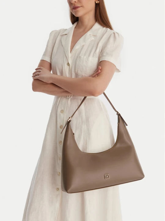Zdjęcie produktu Calvin Klein Torebka Emblem Hw Lthr Shoulder Bag LV04F3262G Beżowy