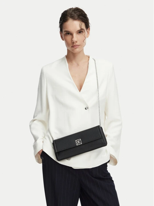 Zdjęcie produktu Calvin Klein Torebka Emblem Hw Pebble Clutch LV04F3740G Czarny